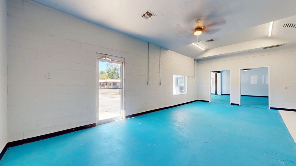More Photos Of 3851 Harrington st, Oak Park Light Distribution For Sale