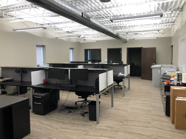 More Photos Of 312-314 Martin Luther King Jr Blvd, Evansville Office For Sale