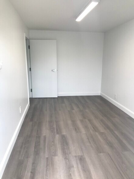 More Photos Of 418-432 S Dixie Hwy E, Pompano Beach Industrial For Sale