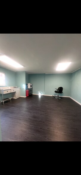 More Photos Of 652 Suffolk Ave, Brentwood Office For Sale