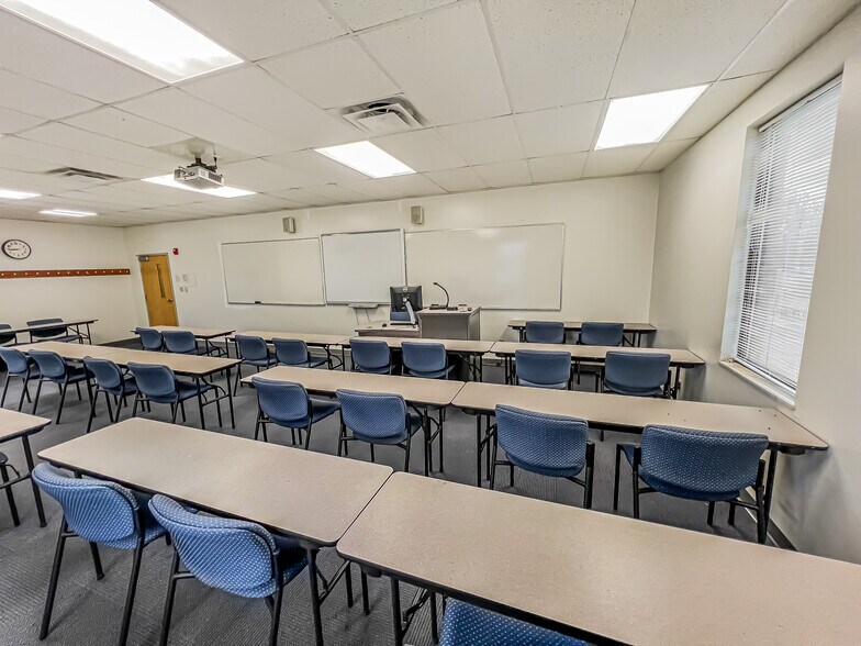 More Photos Of 4411 Woodson Rd, Saint Louis Office For Lease