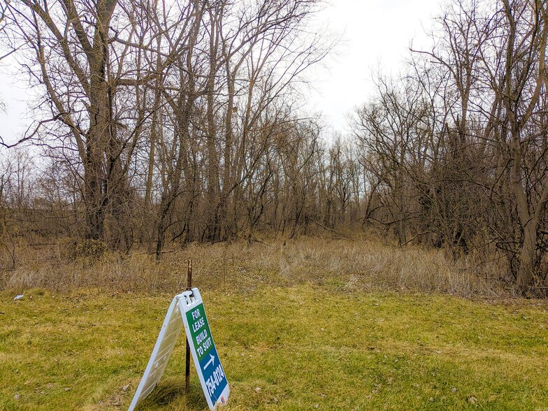 More Photos Of 90 O'Connor Rd, Fairport Warehouse For Lease