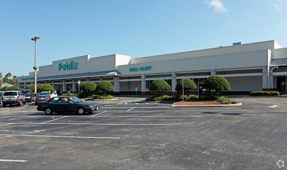 Primary Photo Of 4250 N Alafaya Trl, Oviedo Unknown For Lease