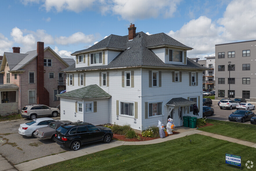 Primary Photo Of 532 Townsend St, Lansing Apartments For Sale