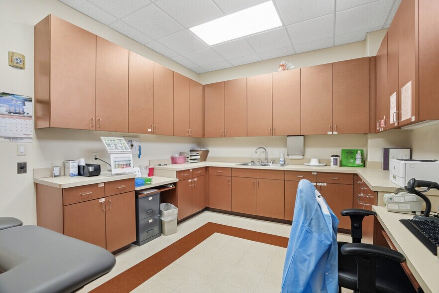 More Photos Of 11706 Fallbrook Dr, Houston Medical For Lease