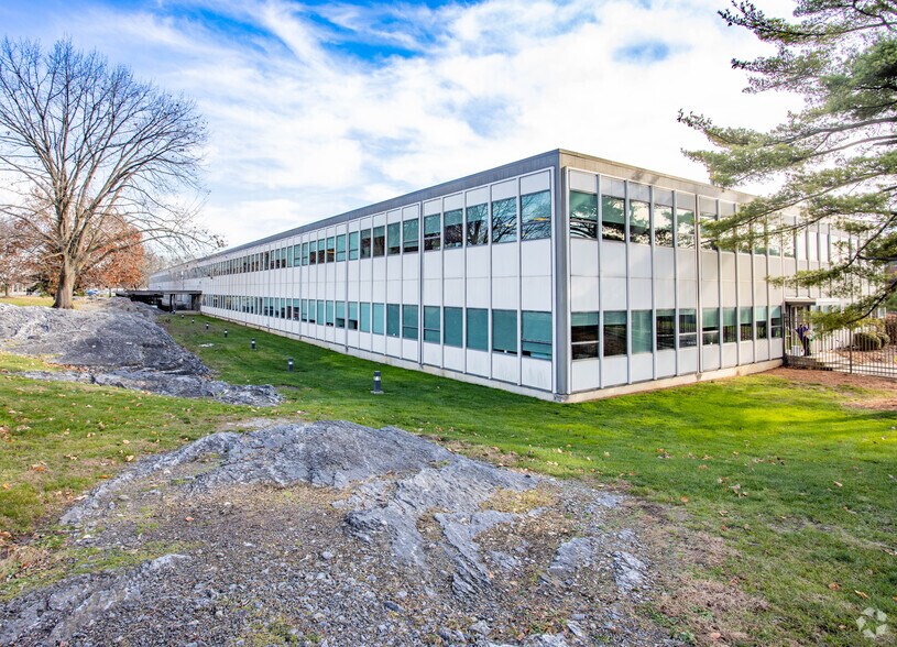 More Photos Of 1004 New Holland Ave, Lancaster Unknown For Lease