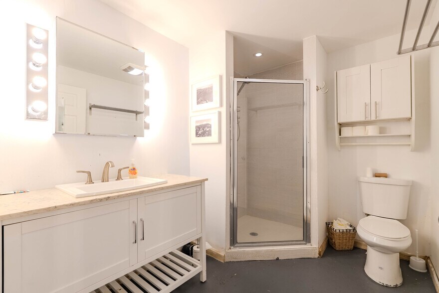 More Photos Of 702 NW 5th Ave, Miami Freestanding For Lease