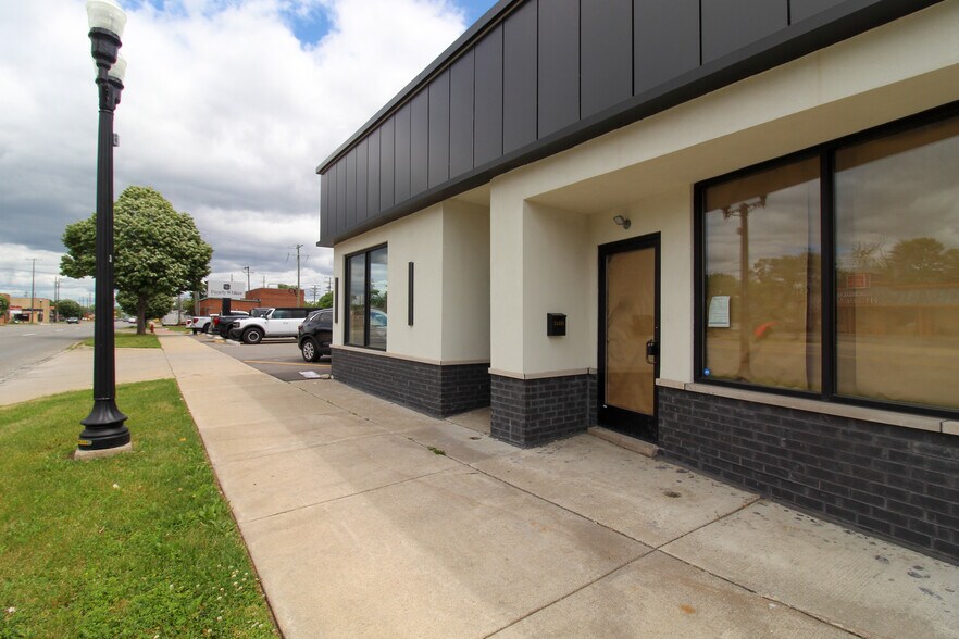 More Photos Of 24431-24435 W Warren St, Dearborn Heights Freestanding For Lease