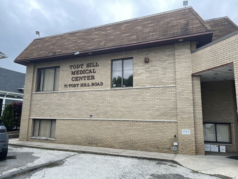 Primary Photo Of 71 Todt Hill Rd, Staten Island Medical For Lease