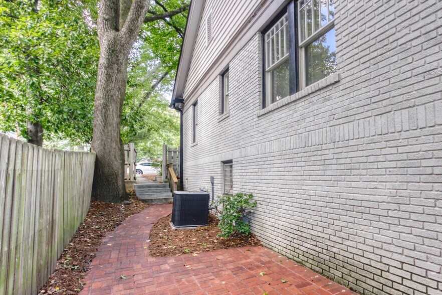 More Photos Of 3091 E Shadowlawn Dr, Atlanta Storefront Retail Office For Lease