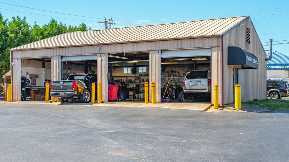Primary Photo Of 639 Congaree Rd, Greenville Auto Repair For Sale