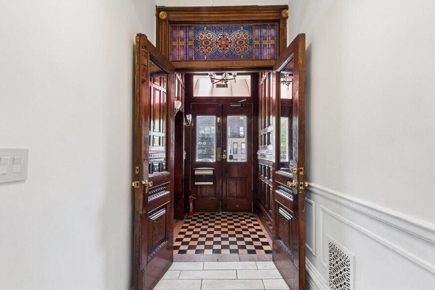 More Photos Of 1611 S Broad St, Philadelphia Specialty For Sale
