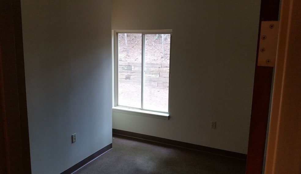 More Photos Of 804 Commerce Blvd, Riverdale Medical For Lease