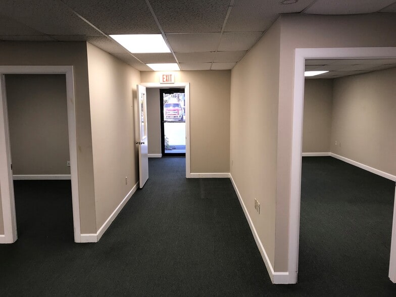 More Photos Of 6315 Presidential Ct, Fort Myers Office For Lease