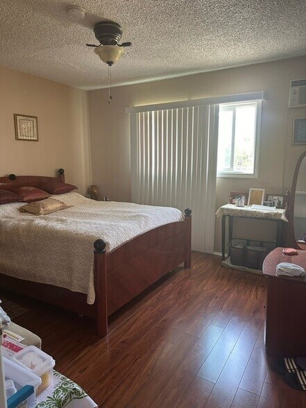 More Photos Of 10427 Odell Ave, Sunland Apartments For Sale