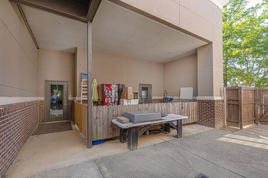 More Photos Of 7830 Veterans Pky, Columbus Office For Sale