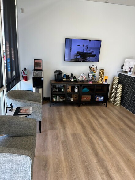 More Photos Of 16526 Keystone Blvd, Parker General Retail For Lease