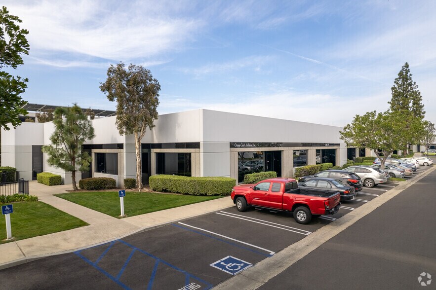 More Photos Of 3002 Dow Ave, Tustin Light Manufacturing For Lease
