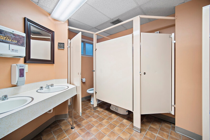 More Photos Of 820 N 30th St, Colorado Springs Religious Facility For Sale