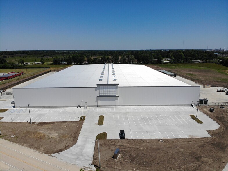 More Photos Of 2070 Commercial Dr, Port Allen Distribution For Lease