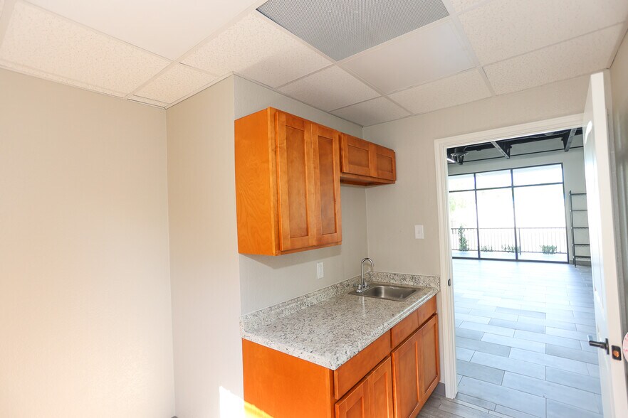 More Photos Of 2121 Timber Lane St, Conroe Storefront Retail Office For Sale