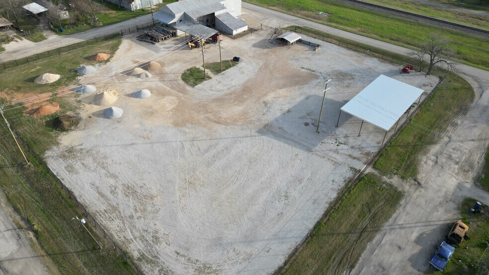 More Photos Of 200 S Wall St, Itasca Land For Lease