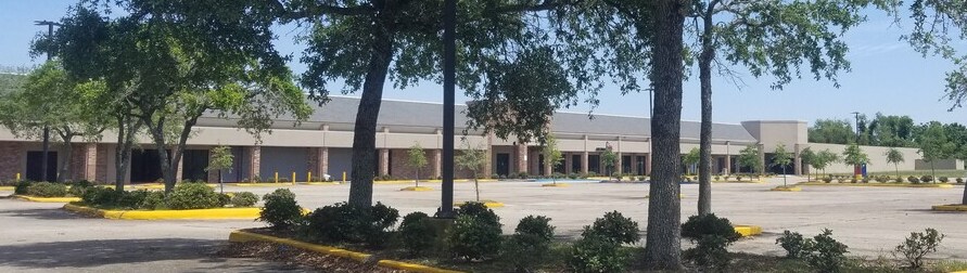 More Photos Of 8700 Lake Forest Blvd, New Orleans Storefront For Lease