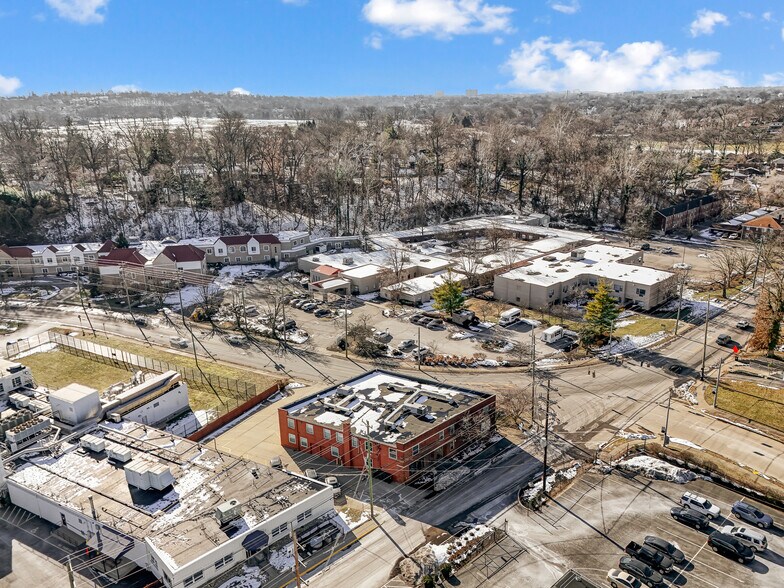 More Photos Of 3925-3927 Brotherton Rd, Cincinnati Office For Sale