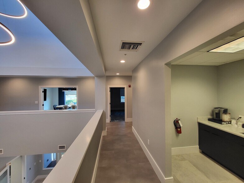 More Photos Of 3602 Colonial Ct, Fort Myers Office For Lease