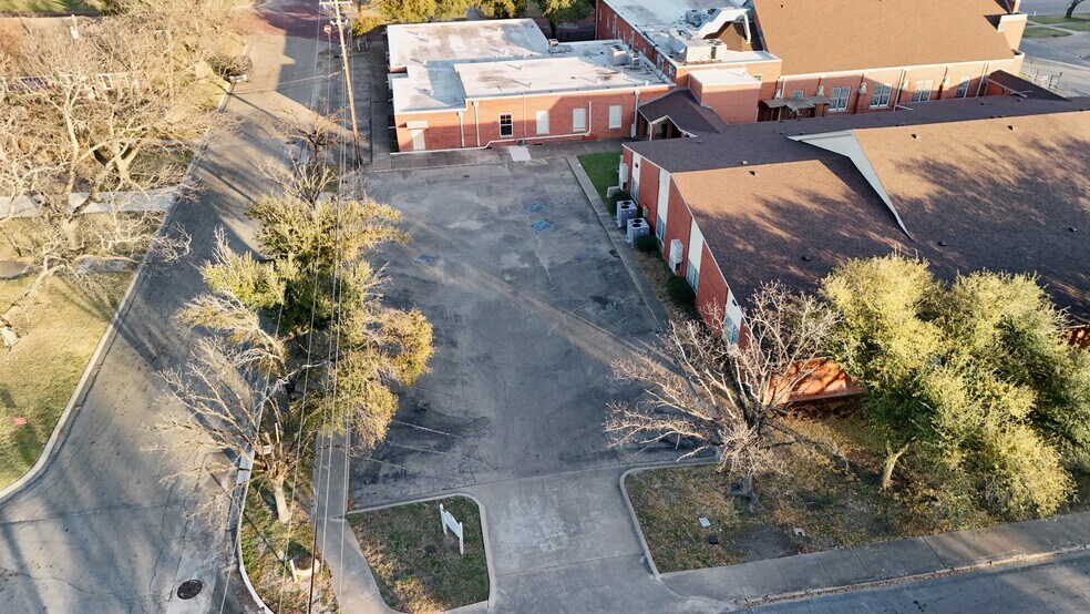More Photos Of 300 N 5th St, Temple Religious Facility For Sale