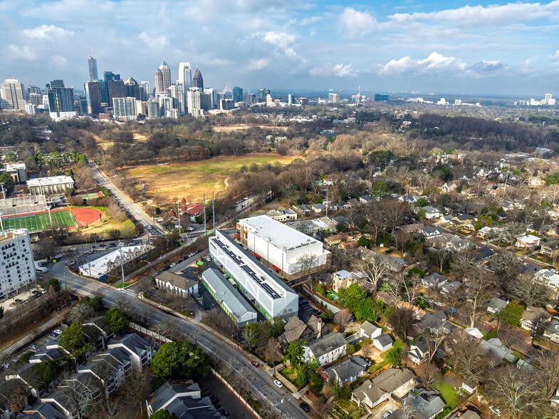 More Photos Of 597 Cooledge Ave NE, Atlanta Self Storage For Lease