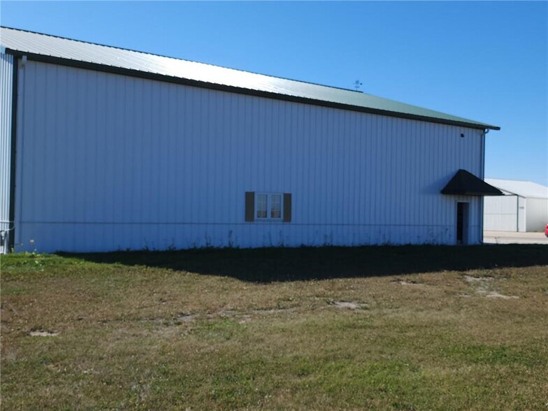 More Photos Of 6600 15th Ave, Willmar Airplane Hangar For Sale