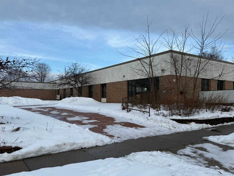 More Photos Of 165 S Chet Krause Dr, Iola Multifamily For Sale