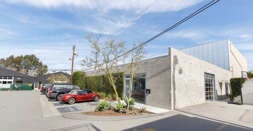 More Photos Of 3103 S La Cienega Blvd, Los Angeles Loft Creative Space For Lease