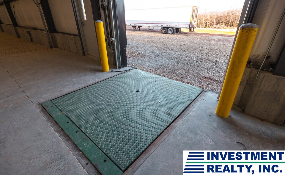 More Photos Of 405 Matlock Dr, Saint James Industrial For Lease