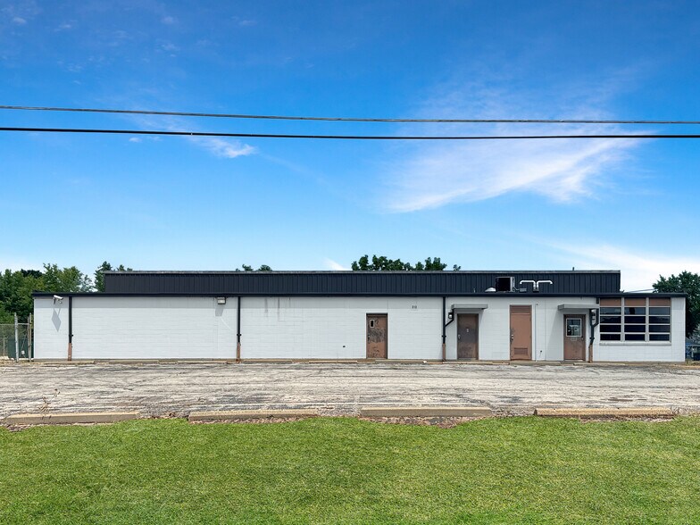 More Photos Of 313 Franklin Ave, Union Light Distribution For Sale