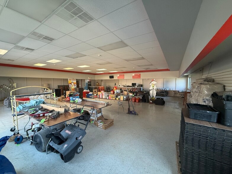 More Photos Of 1262 S Bridge St, Yorkville Service For Sale