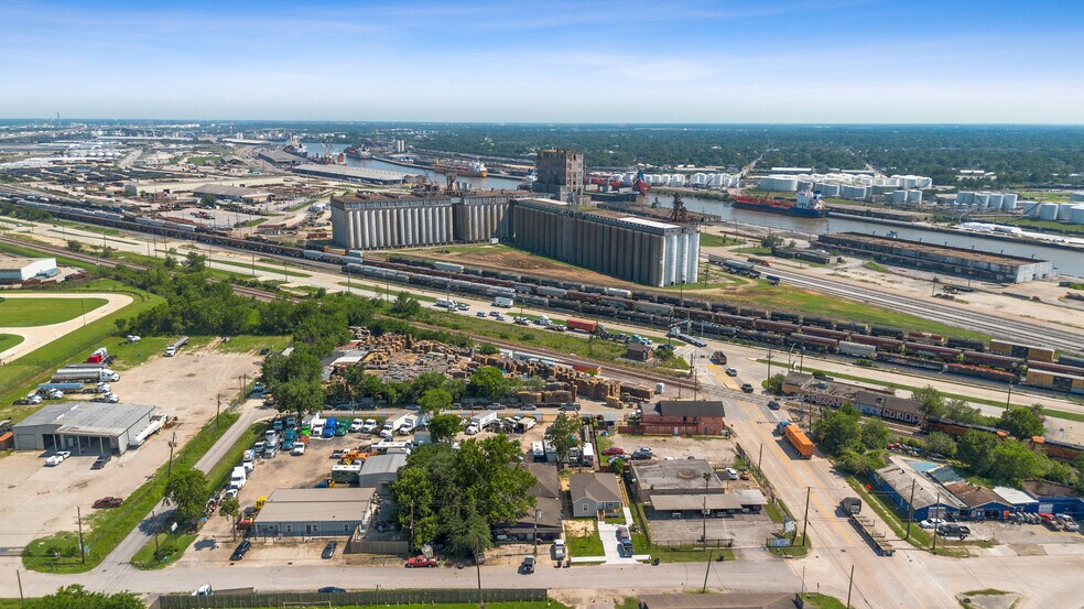 More Photos Of 8114 Stedman St, Houston Apartments For Sale