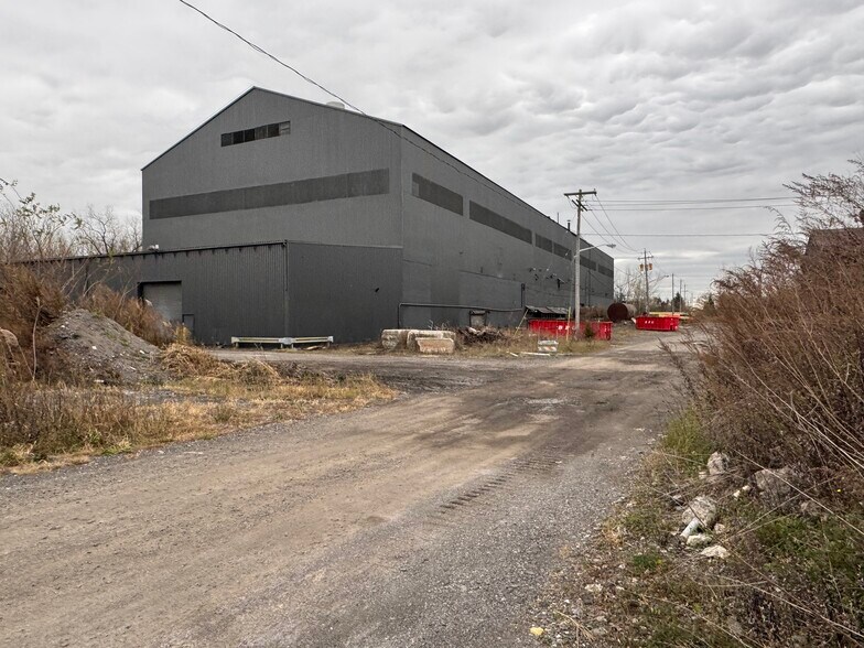 More Photos Of 3505 Hyde Park Blvd, Niagara Falls Warehouse For Lease