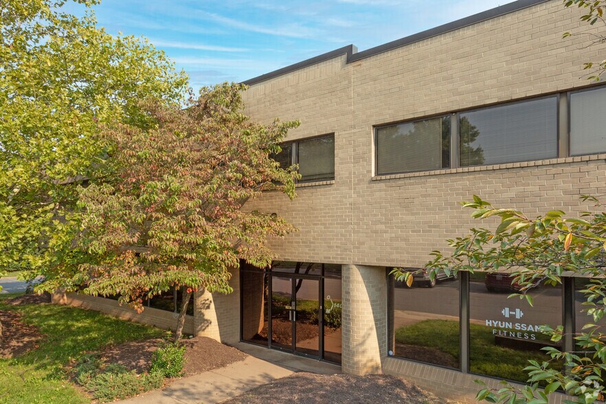 More Photos Of 14088 Sullyfield Cir, Chantilly Flex For Lease