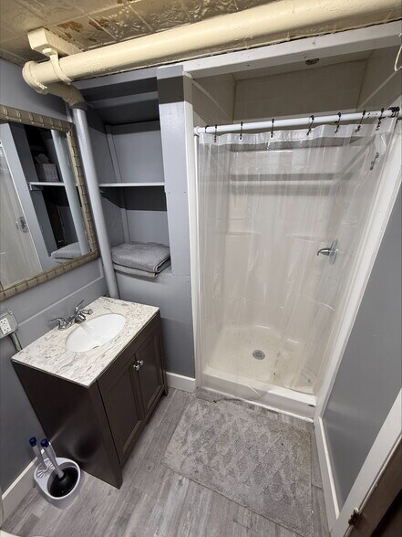 More Photos Of 216 S Main St, Monmouth Office For Lease