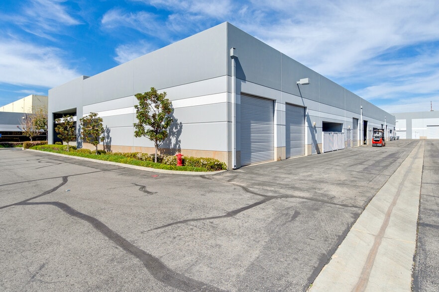More Photos Of 339 N Berry St, Brea Light Manufacturing For Sale