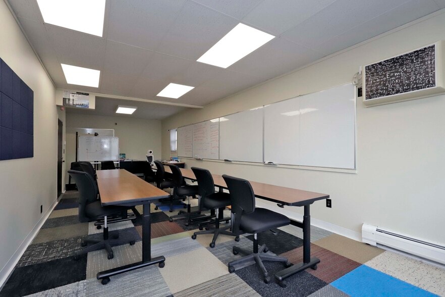 More Photos Of 597 Dartmouth St, Dartmouth Office For Sale
