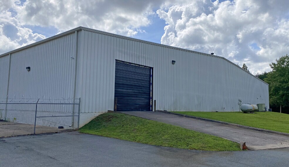 More Photos Of 4303 Idlewild Industrial Dr, Winston-Salem Warehouse For Lease