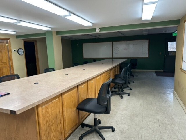 More Photos Of 5805 Murvihill Rd, Valparaiso Distribution For Sale