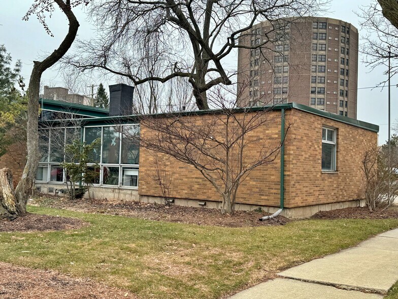 More Photos Of 333 Locust St, Rockford Office For Sale
