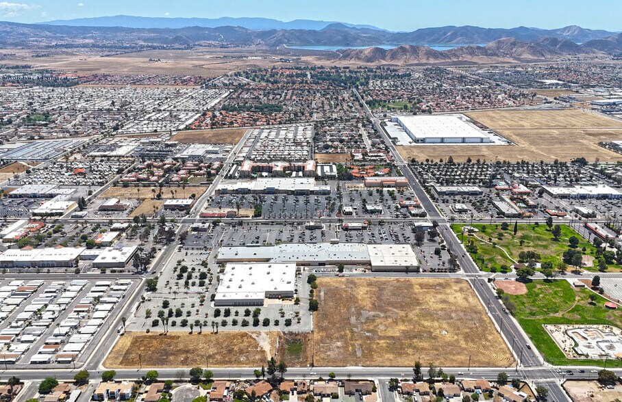More Photos Of 2200 W Florida Ave, Hemet Unknown For Lease