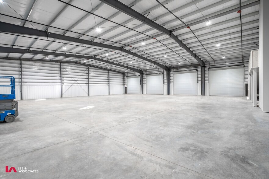 More Photos Of 8385 Tatum Rd, Palmetto Warehouse For Lease