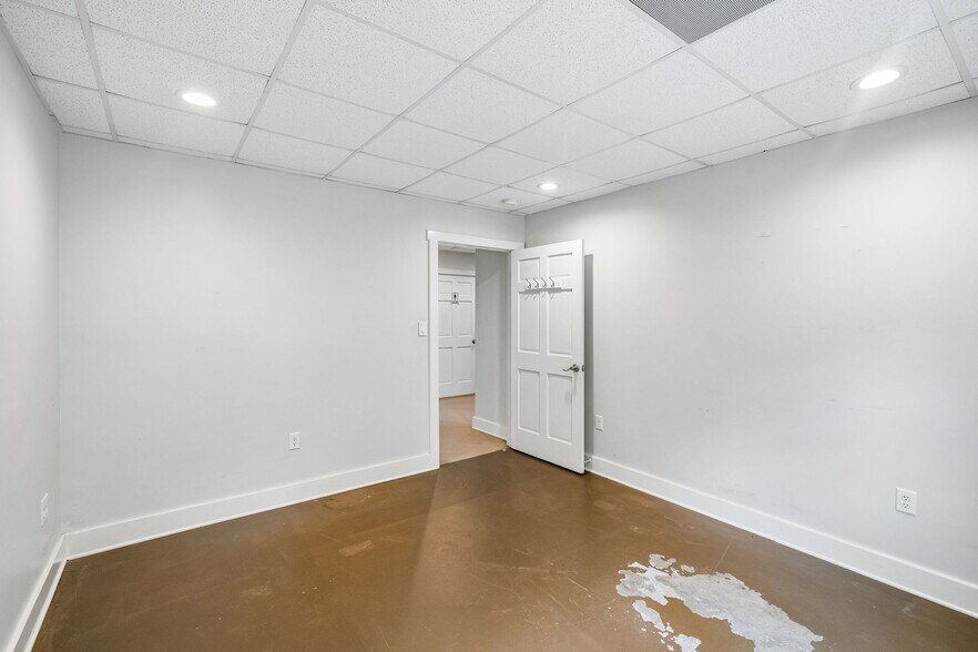 More Photos Of 1719 Signal Point Rd, Charleston Self Storage For Sale