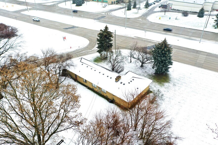 More Photos Of 42431 Mound Rd, Sterling Heights Storefront For Sale